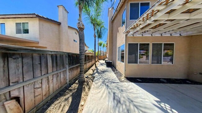 Building Photo - 37978 Spur Dr