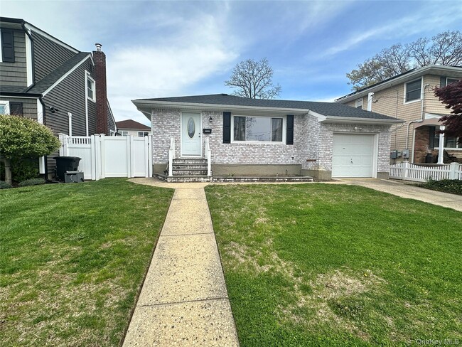 Building Photo - 1741 Warren Pl