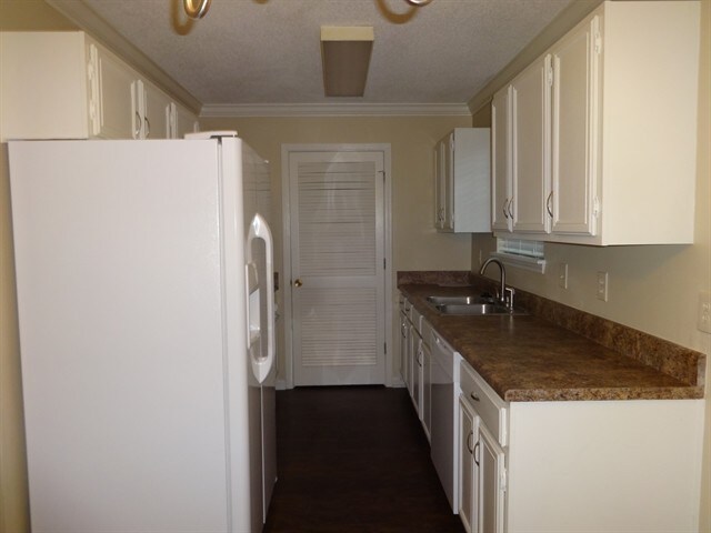 Building Photo - 2199 Sandell Trail SW