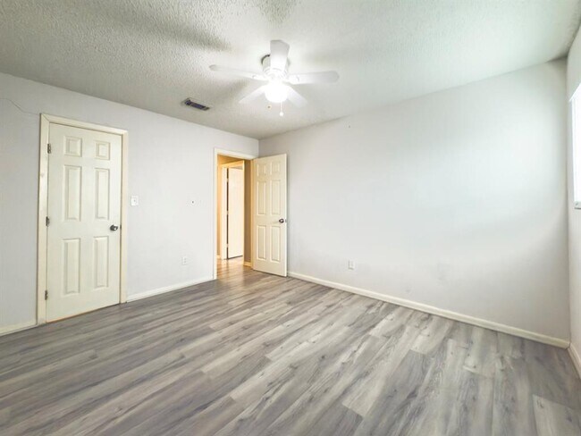 Building Photo - 6506 Briar Glade Dr