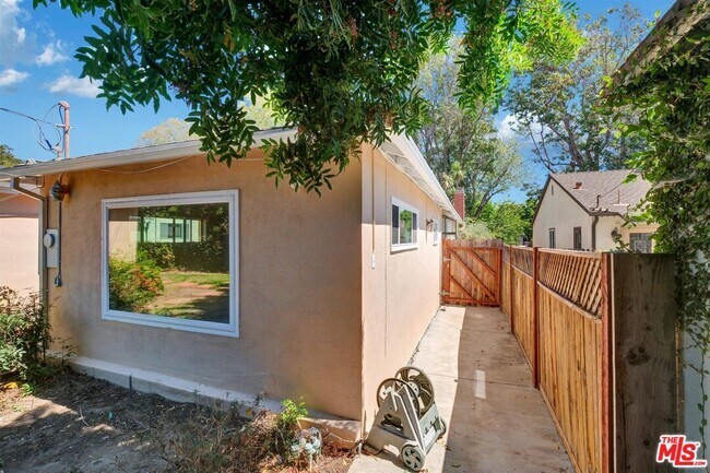 Building Photo - 2511 Castle Heights Ave