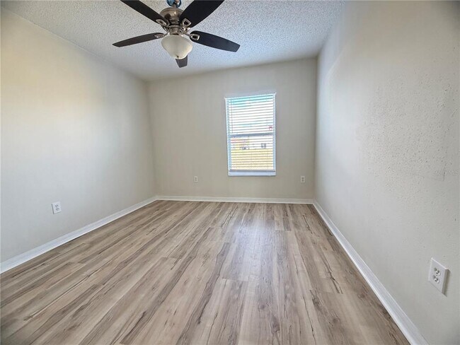 Building Photo - 246 Canna Dr