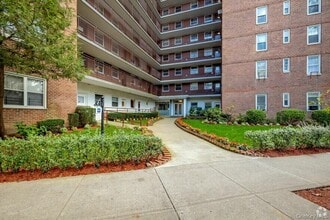 Building Photo - 97-10 62nd Dr