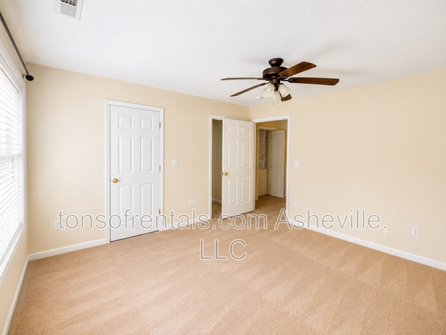 Building Photo - 28 Rotunda Cir