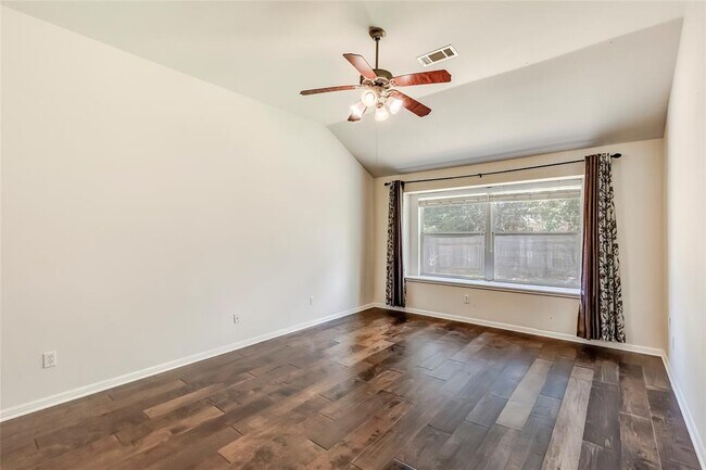 Building Photo - 15220 Fernhill Dr
