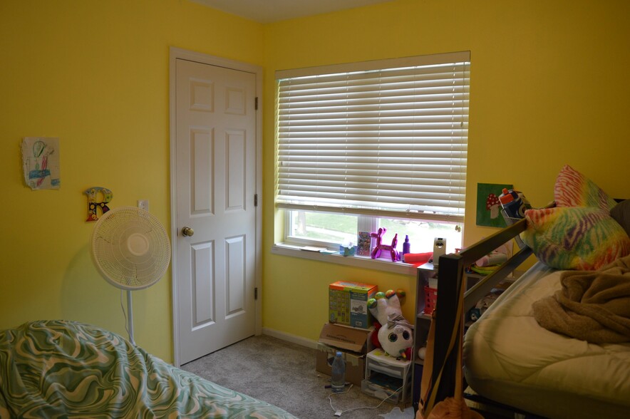 Building Photo - 8917 Snowberry Ln