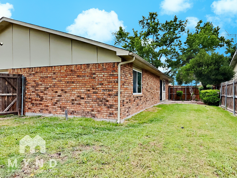 Building Photo - 8814 Miami Dr