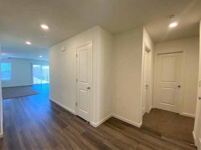 Building Photo - 1334 Ridge Dr