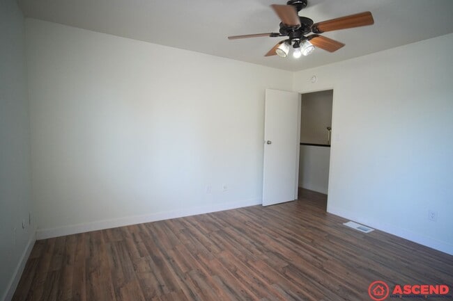 Building Photo - Cute Apartment Located in the Southwest!