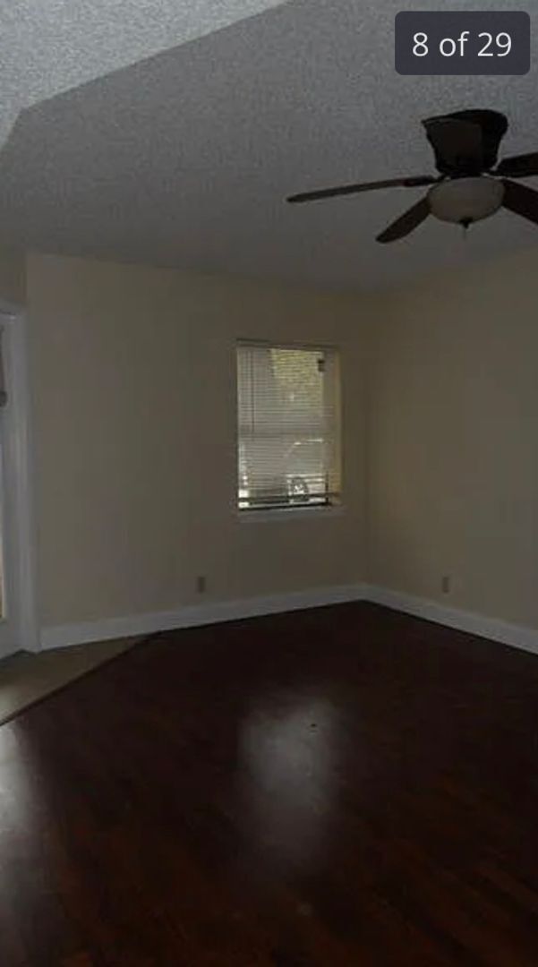 Building Photo - Spacious 2/2 Available for Move-In 9/1