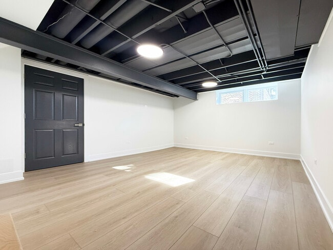 Building Photo - 3103 N Wilshire Ln