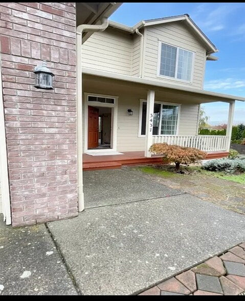 Building Photo - 3437 SW 2nd St