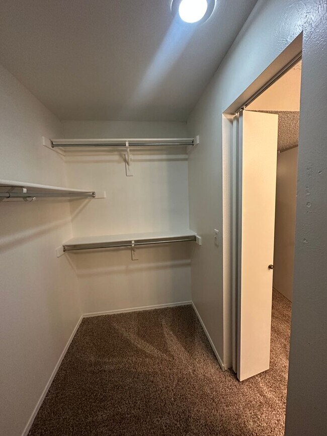 Building Photo - Spacious 2bed/2bath Apartment in unit W/D!