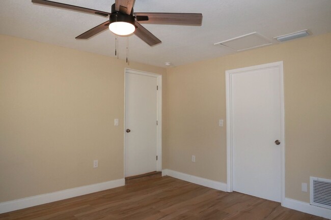 Building Photo - 7160 Lenape Cir
