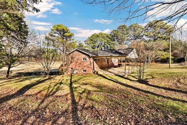 Building Photo - 780 Rossview Rd