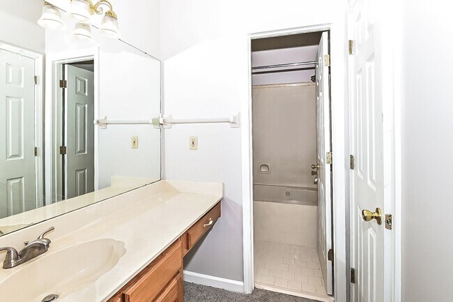 Building Photo - 8672 Overcup Oaks Dr