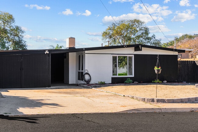 Building Photo - 9254 Fairlawn St