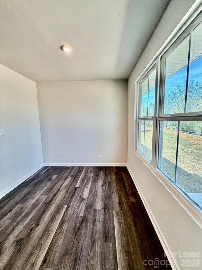 Building Photo - 828 Renee Ave