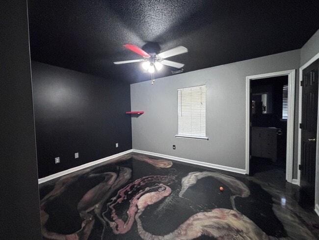 Building Photo - This is a must see!