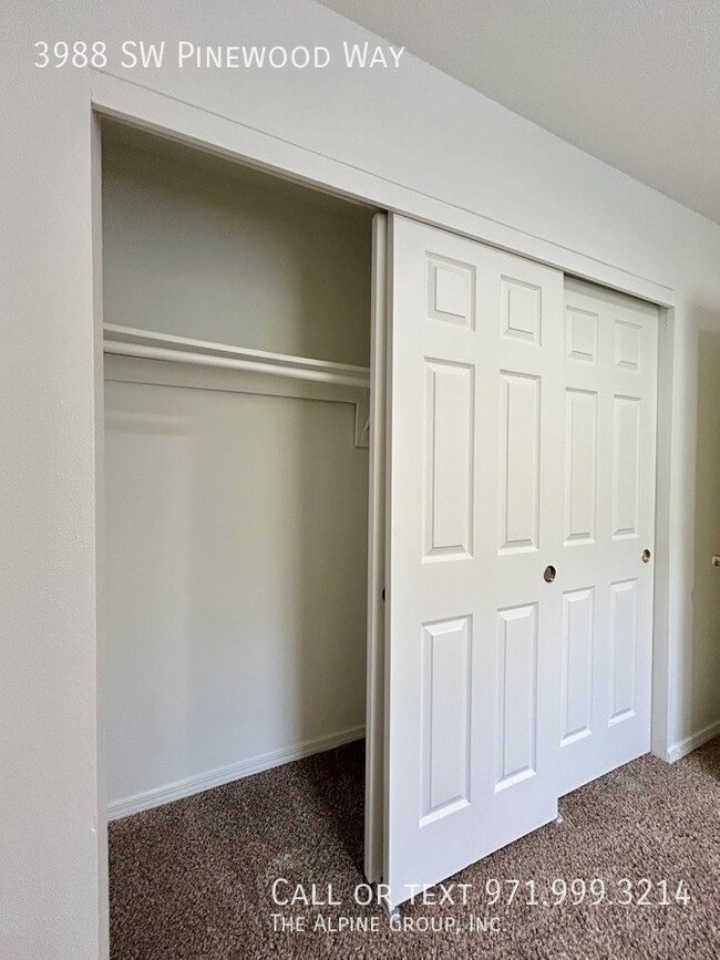 Building Photo - 3988 SW Pinewood Way