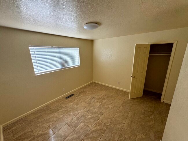 Building Photo - 487 Larson Ct