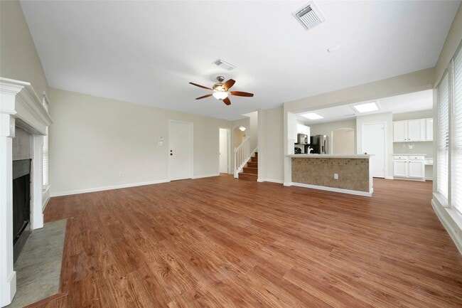 Building Photo - 1427 Redwood Village Cir