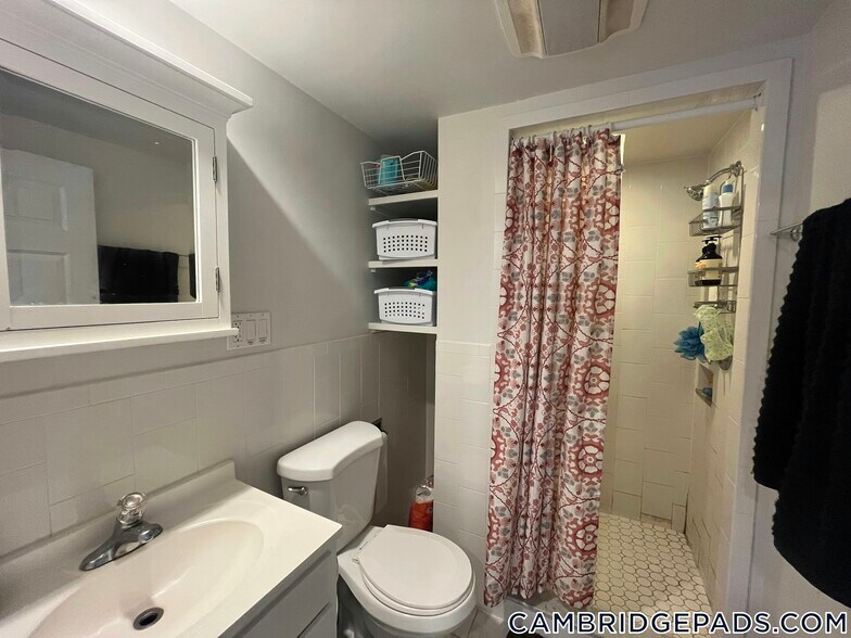 Building Photo - 23-25 Lambert St.