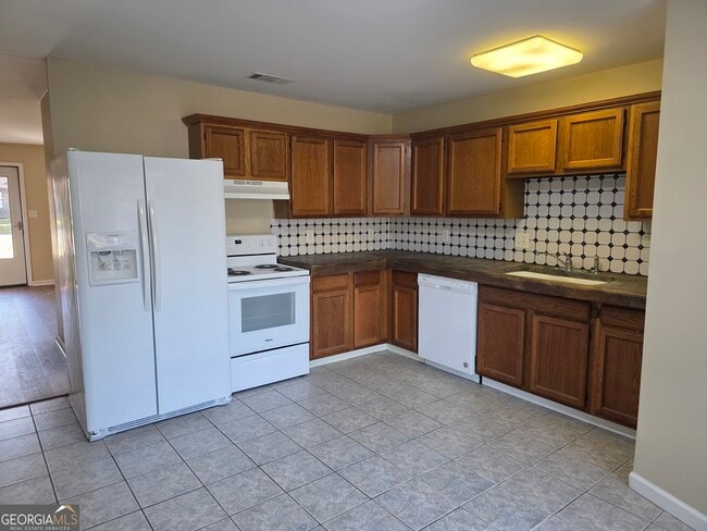 Building Photo - 312 W 5th St