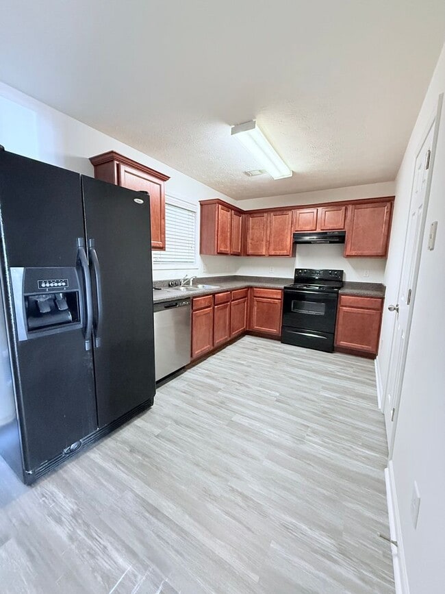 Building Photo - Spacious 3/2.5 Townhome in Lawrenceville