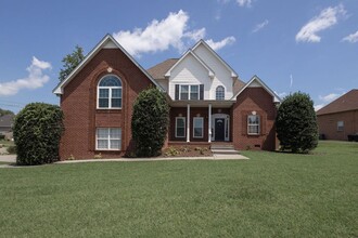 Building Photo - 100 Strathmore Ct