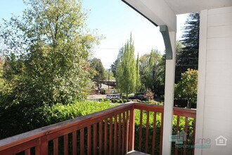 Building Photo - 3 Level Townhome near OHSU and PSU-Attached Garage with 2 Parking Spaces!