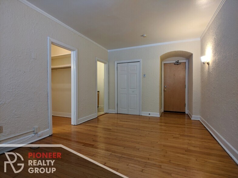 Building Photo - 537 W Arlington Pl