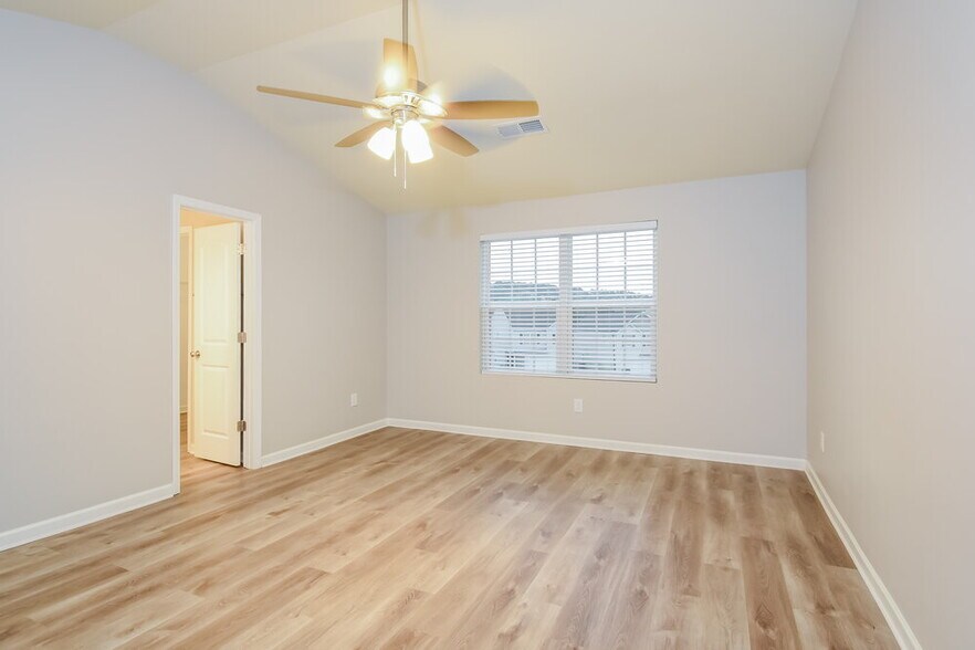 Building Photo - 32 Everett Cir