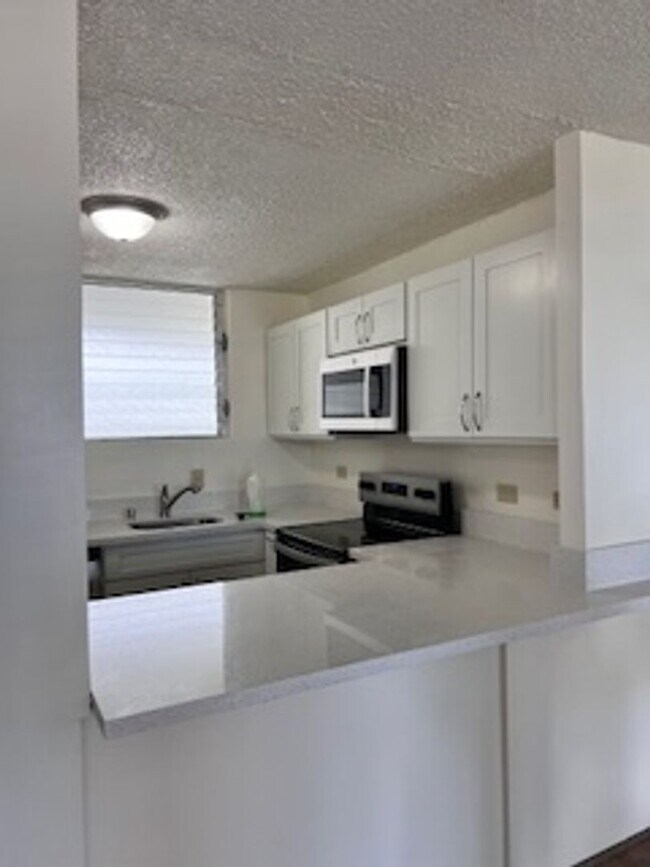 Building Photo - 2-Bedroom, 2-Bath Condo for Rent at Surfview