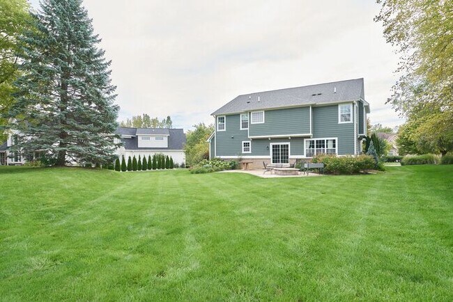 Building Photo - Beautiful 5 Bedroom With Finished Basement in Fishers