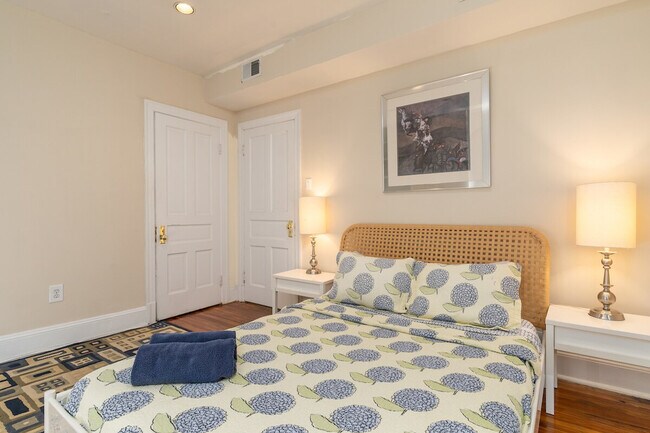 Building Photo - 2633 Adams Mill Rd NW