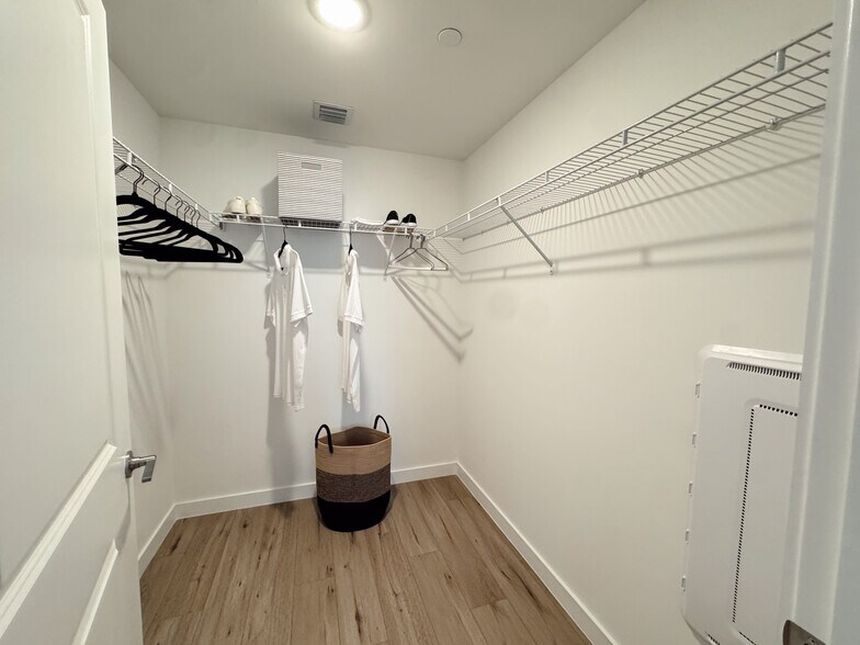 Building Photo - 7192 W 4th Ln