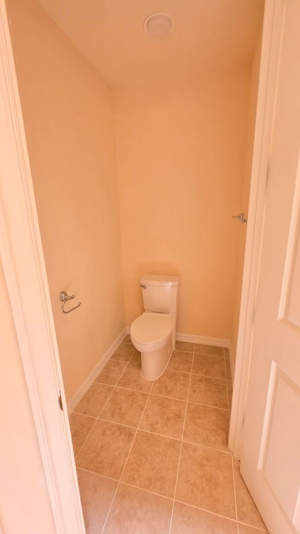 Building Photo - 3 bedroom 3 bathroom 2 car garage townhome in Mission Inn.