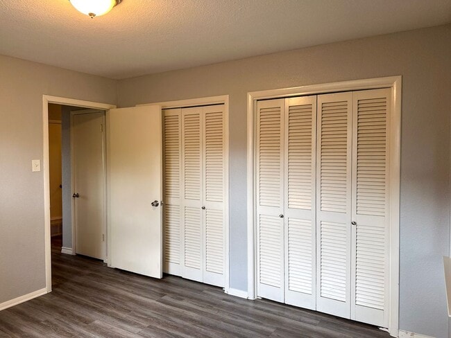 Building Photo - 4 Bedroom / 2 Bath / 2 Car Garage