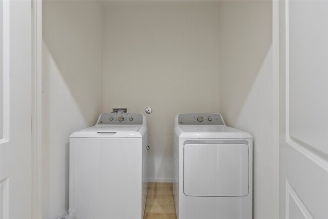 Building Photo - 1266 Oakmont Bnd Dr