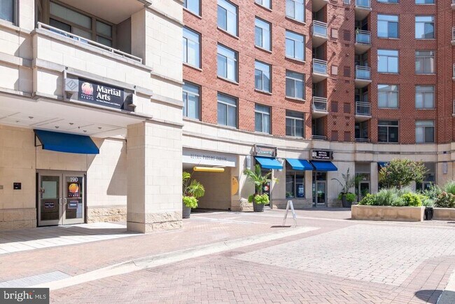 Building Photo - 3600 S Glebe Rd
