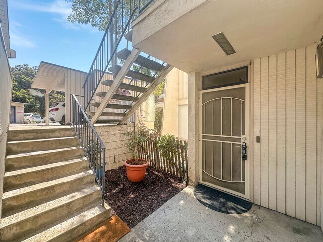 Building Photo - Charming 1BD/1BA Condo in Mission Valley W...