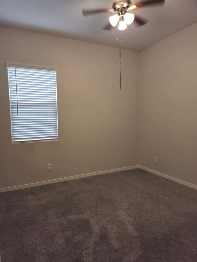 Building Photo - Beautiful 4 Bedroom 3 Bath Home in Gated C...