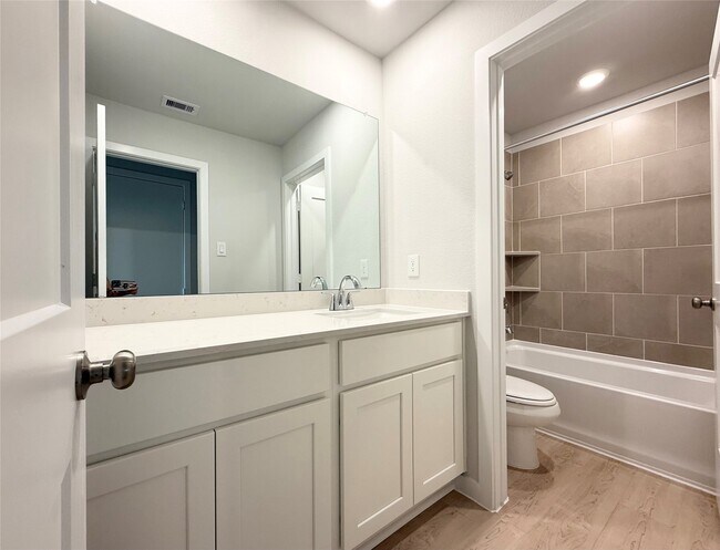 Building Photo - 3931 Flora Fld Dr