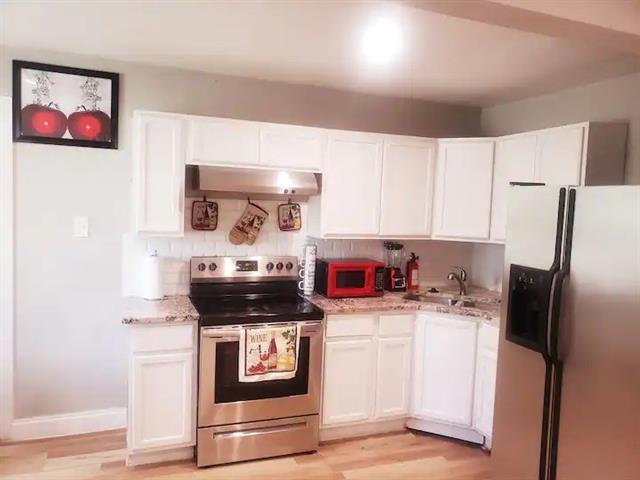 Building Photo - 5701 Mesa Cir
