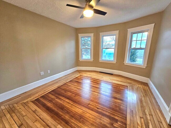 Building Photo - 10 Alton Rd