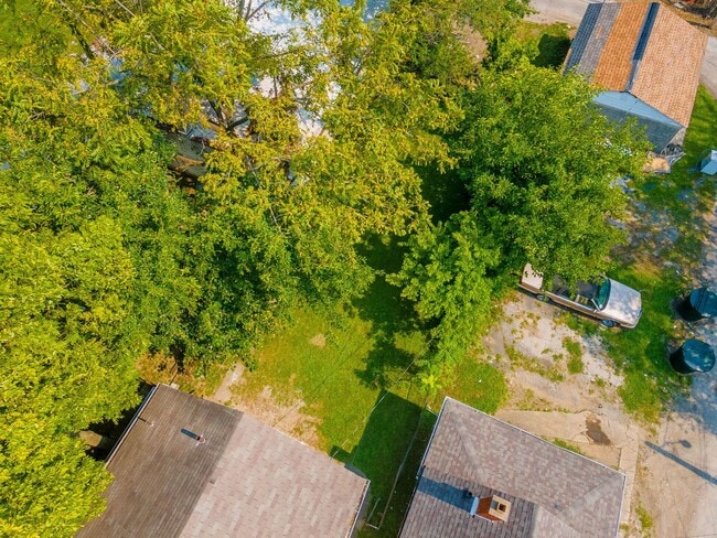Building Photo - 810 Miller Ave
