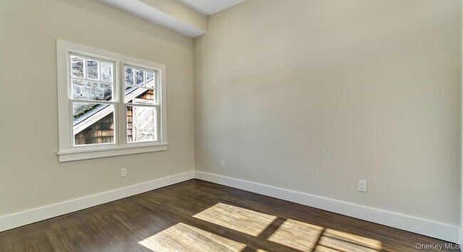 Building Photo - 67 Maple Ave