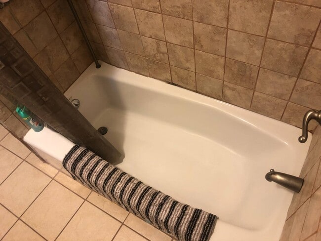 Building Photo - 124 Parrott Pl