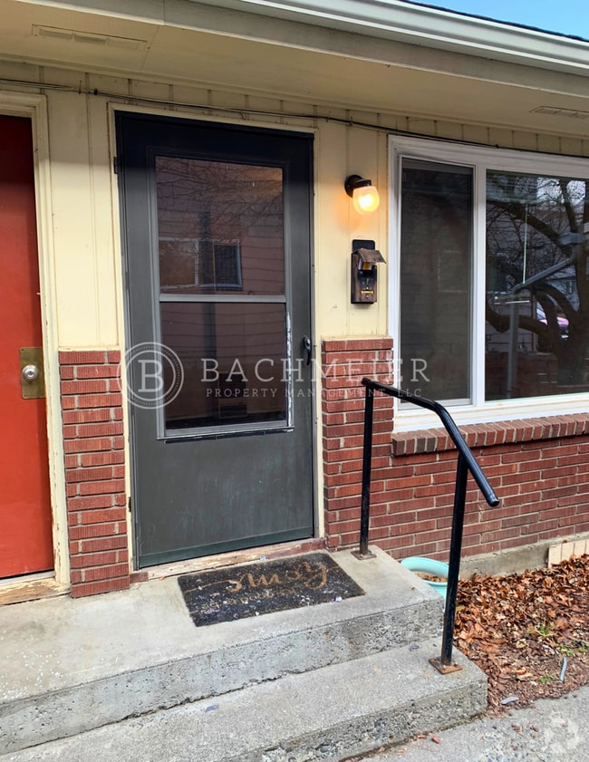 Building Photo - 405 SE 18th St